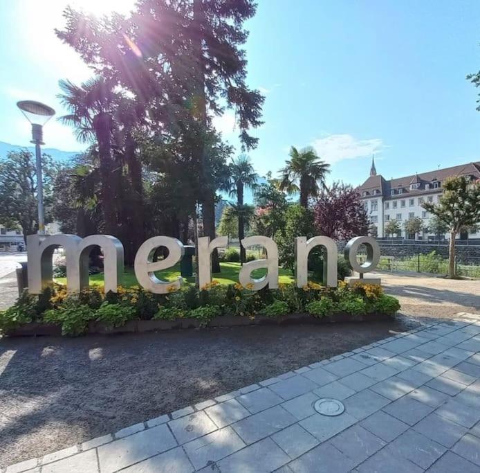 Guest House Merano Bagian luar foto